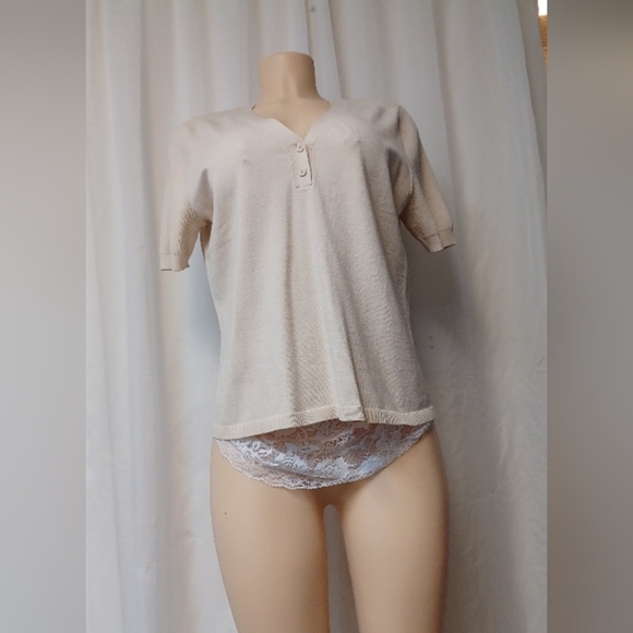 Women Cabi Campus Cream V-Neck Short Sleeve Top - Picture 2 of 13